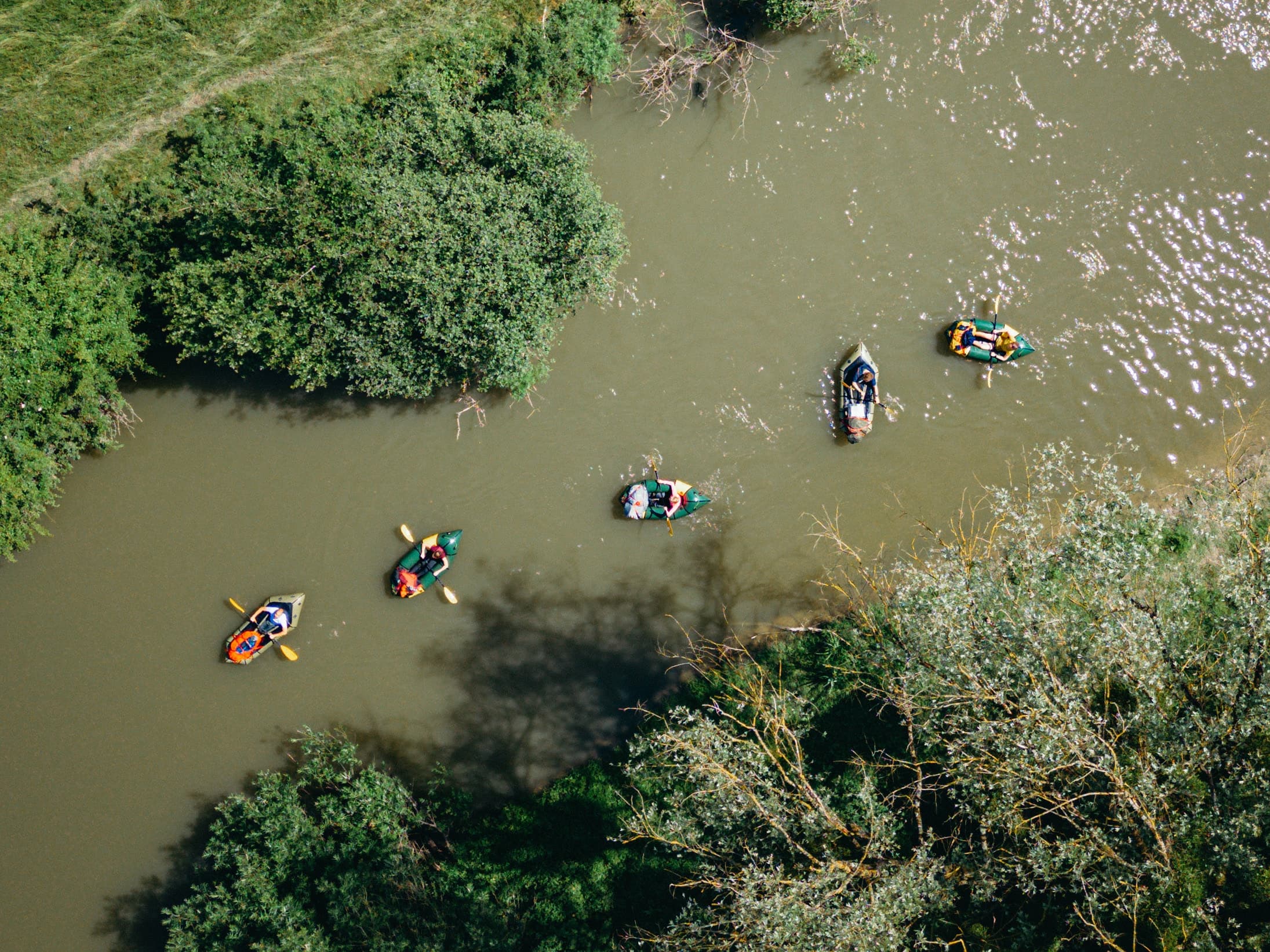https://funkey.be/wp-content/uploads/2022/07/Packrafting-teambuilding-in-Belgie.jpg