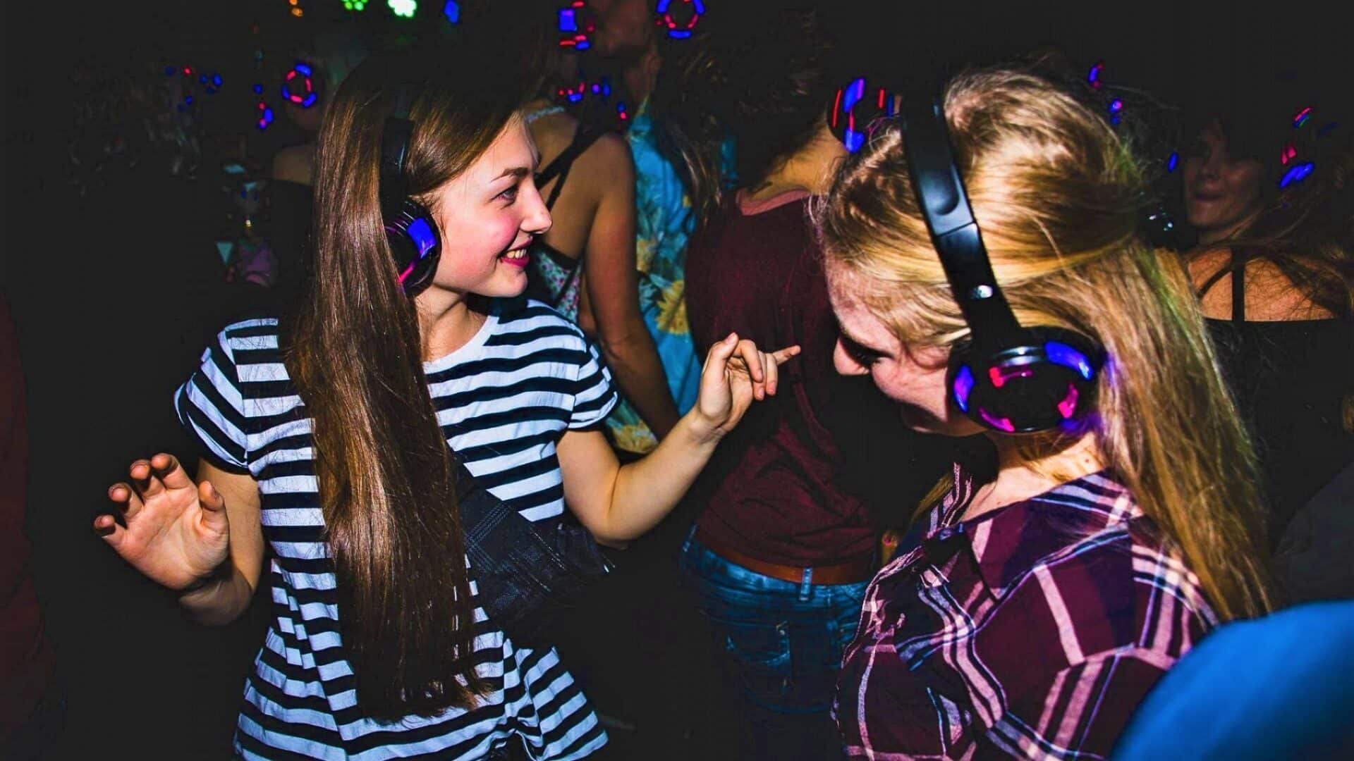 https://funkey.be/wp-content/uploads/2023/11/Add-on-Silent-Disco-2-1920x1080-1.jpg