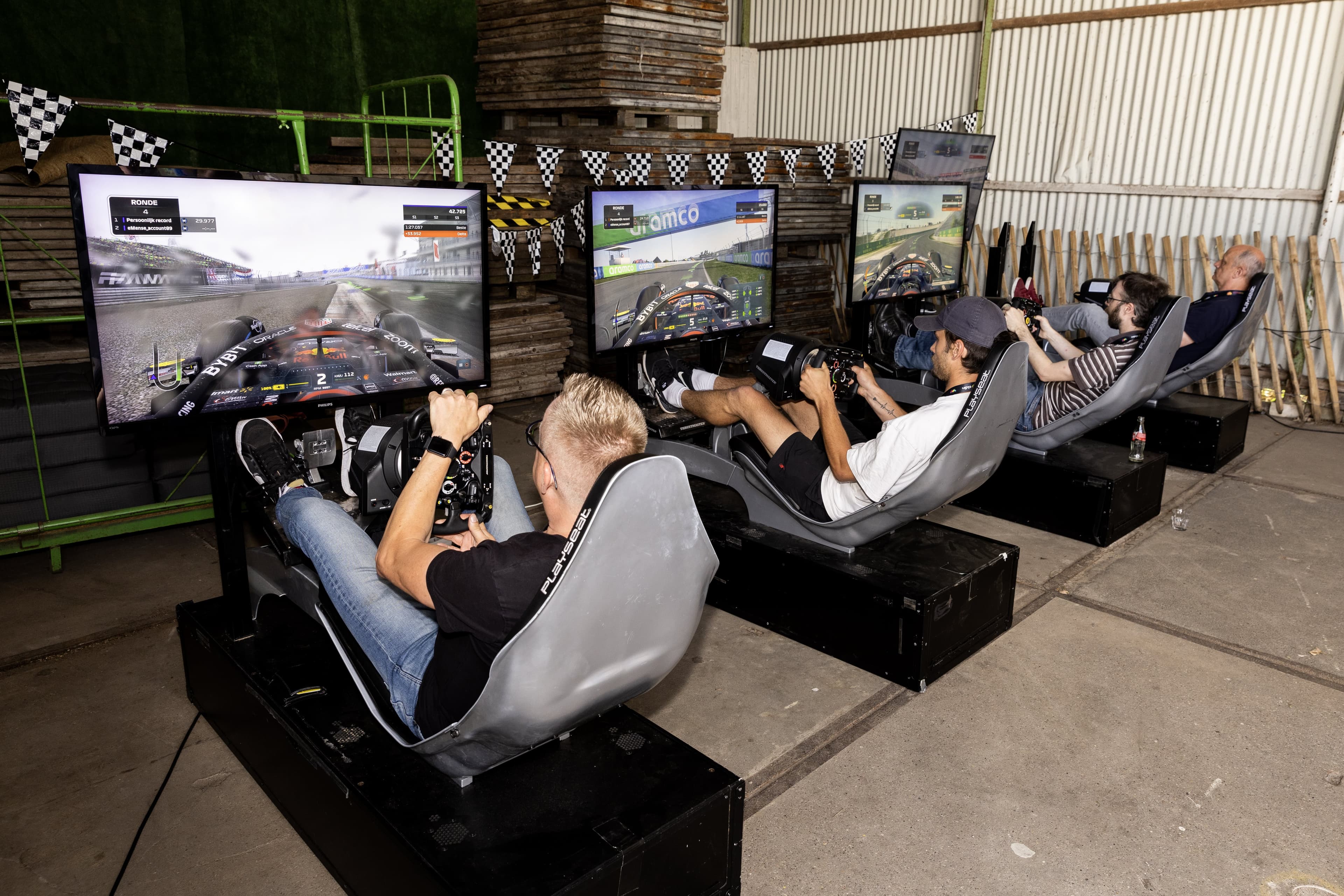 https://funkey.be/wp-content/uploads/2023/11/F1-formule-1-racen-Yourhosting-overzicht-1.jpg