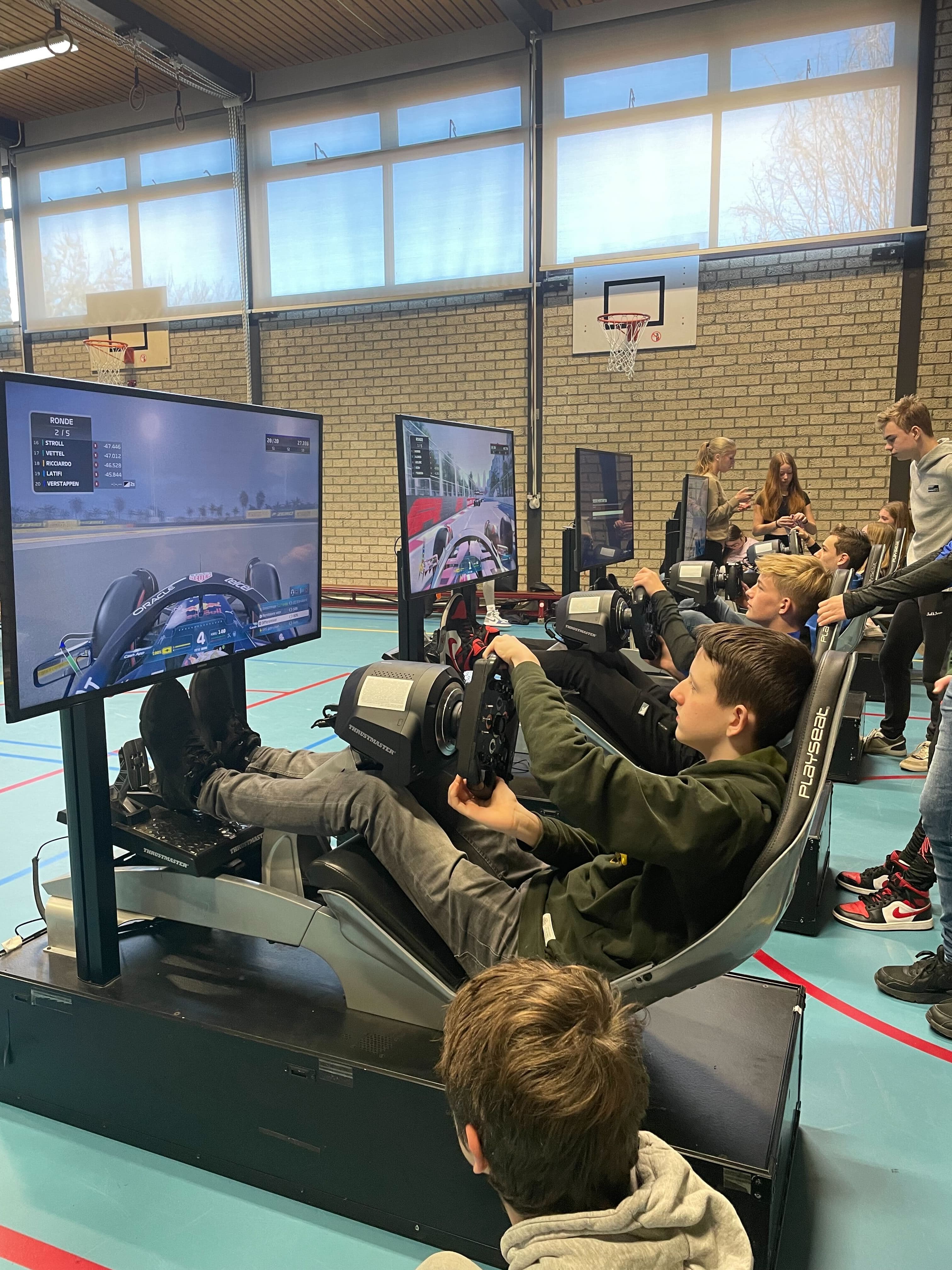 https://funkey.be/wp-content/uploads/2023/11/Yuverta-school-f1-race-simulator.jpg