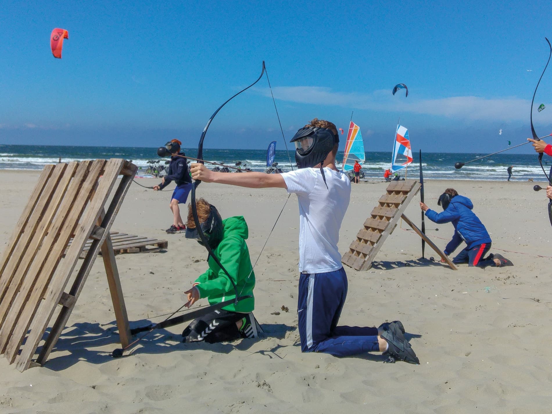 https://funkey.be/wp-content/uploads/2023/11/zomerkamp-strand-arrow.jpg