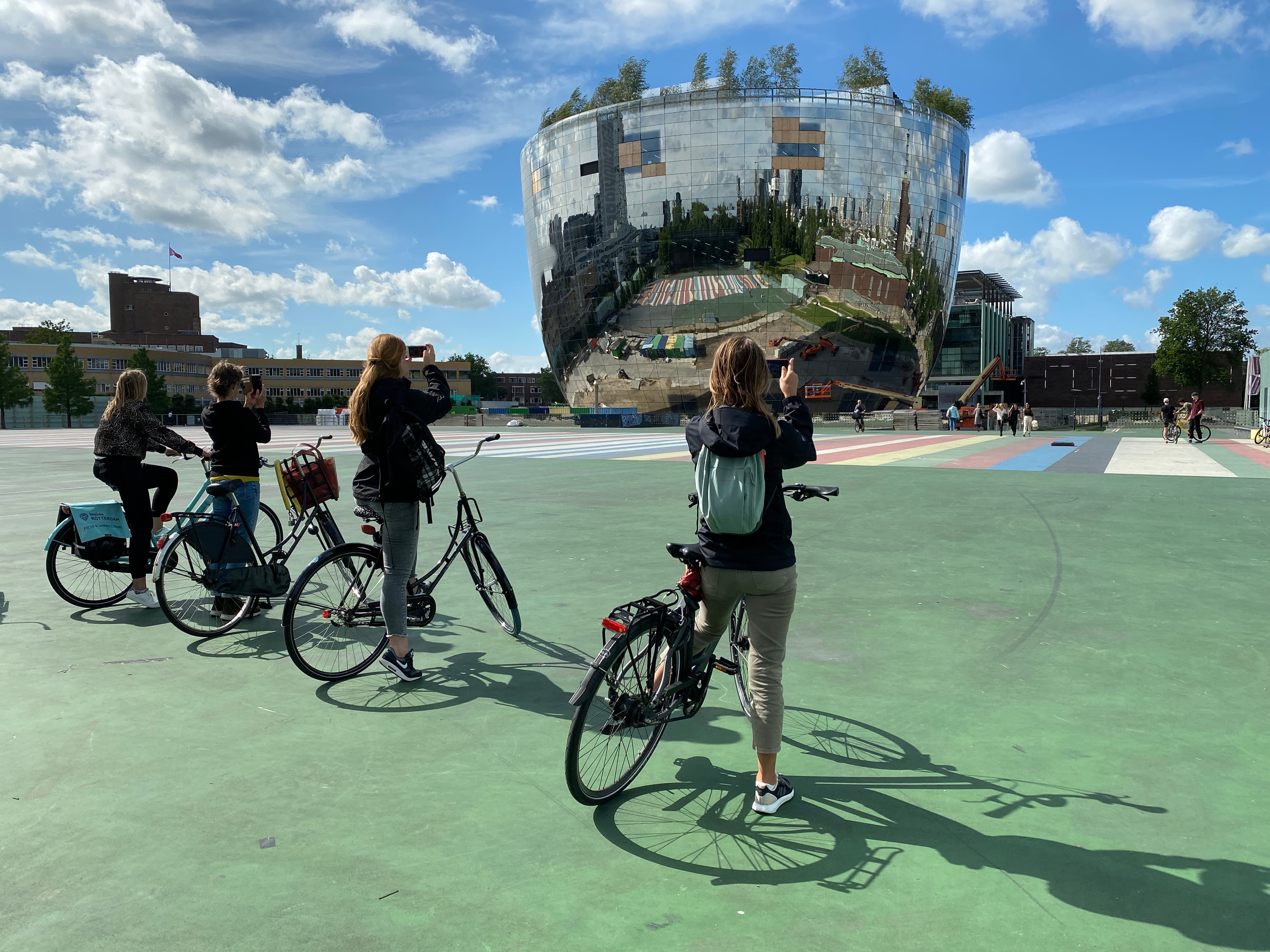 https://funkey.be/wp-content/uploads/2023/12/Fietstour-Rotterdam-Highlights_Inside_Rotterdam.jpg