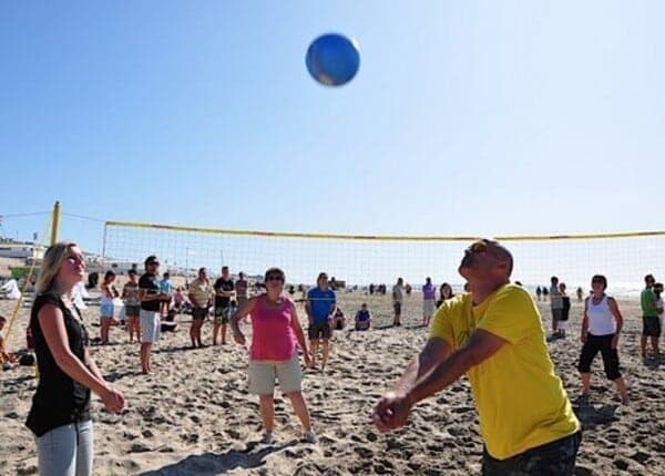 https://funkey.be/wp-content/uploads/2023/12/beach_volleyball.jpg