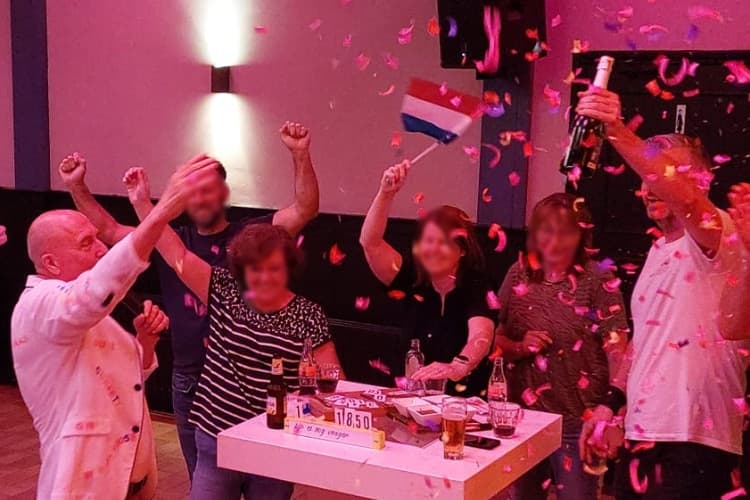 https://funkey.be/wp-content/uploads/2024/01/confetti-people.jpg