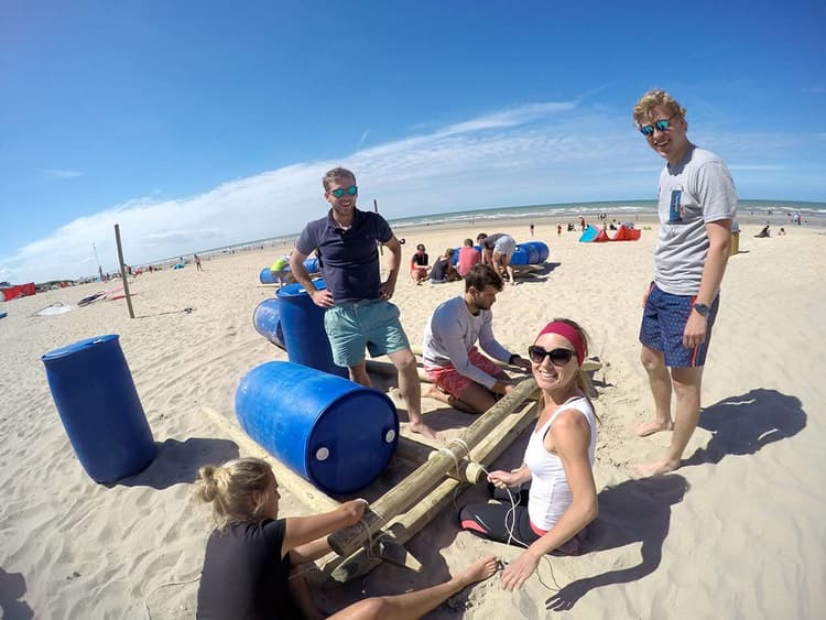 Raft building at sea in De Panne - Header