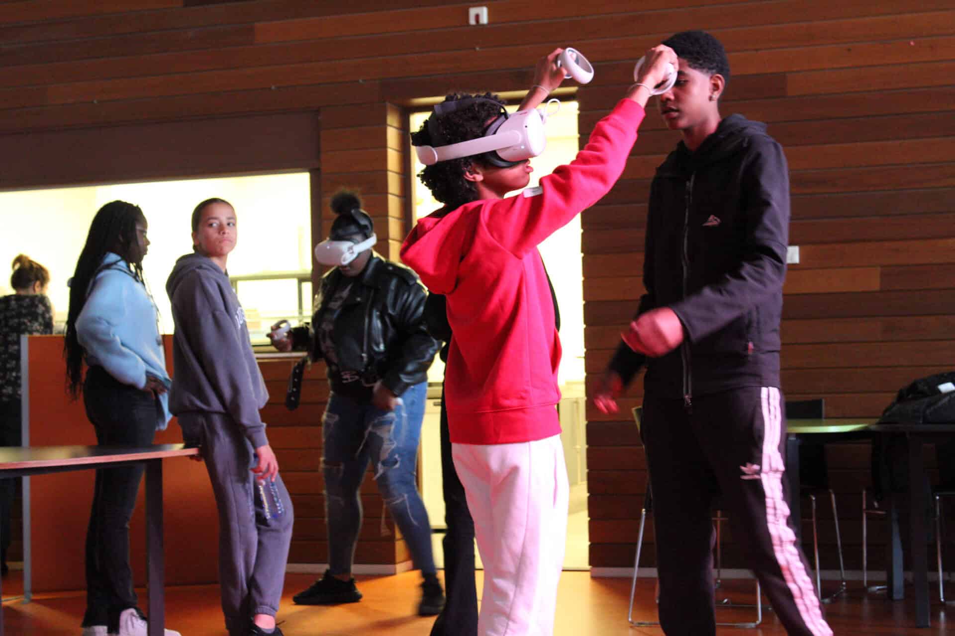 https://wp.funkey.be/wp-content/uploads/2023/11/VR-Virtual-Reality-jongen-in-beweging.jpeg.jpeg
