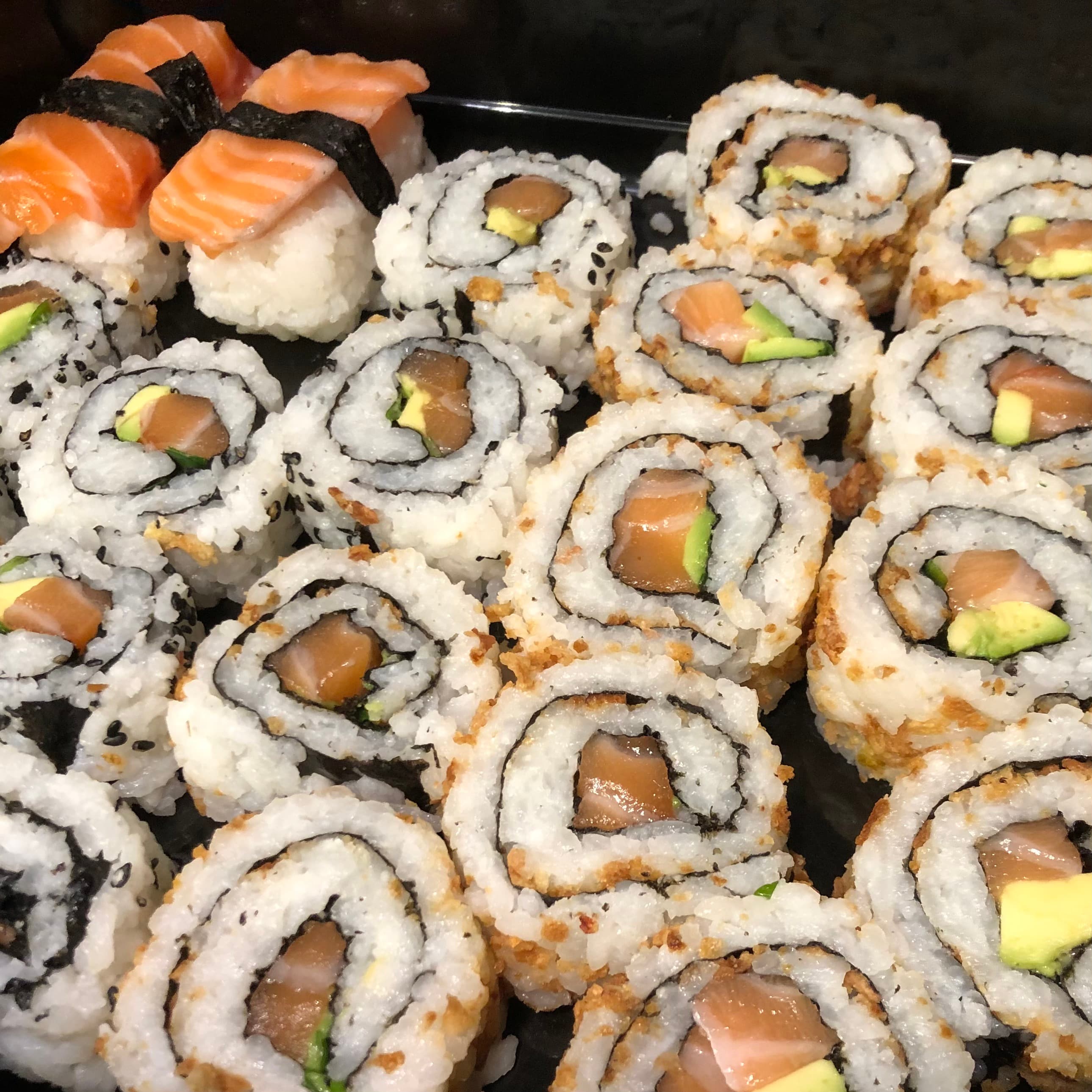 https://wp.funkey.be/wp-content/uploads/2024/11/Sushi-gesneden.jpg