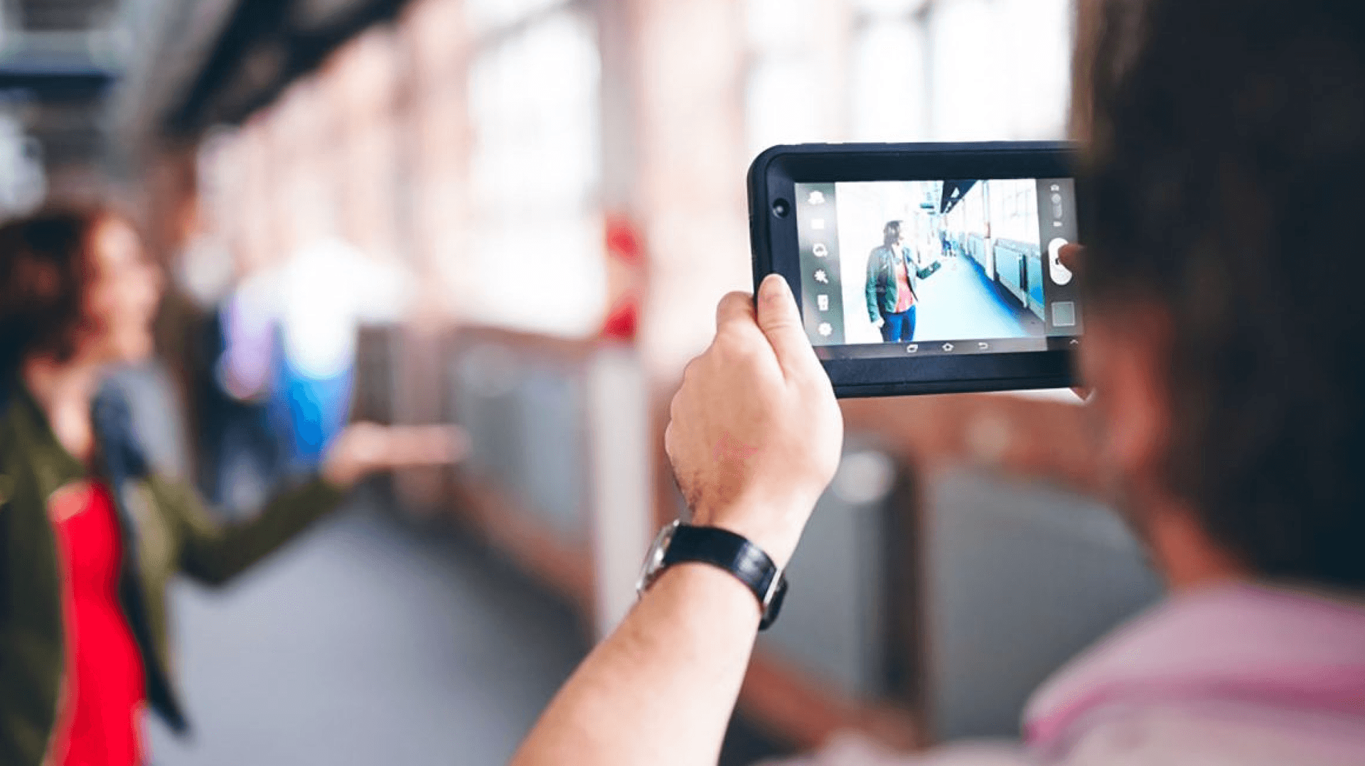 Insiders: Chasse aux portraits et missions thématiques header image