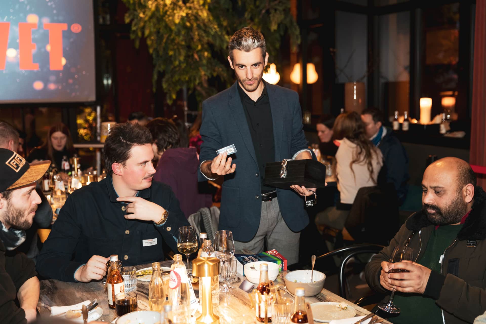 Mission Mystère - Jeu d'évasion pendant le dîner header image