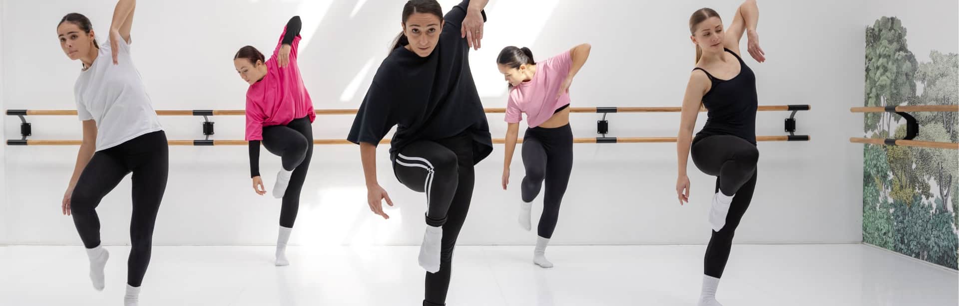 Dans en theater header background image